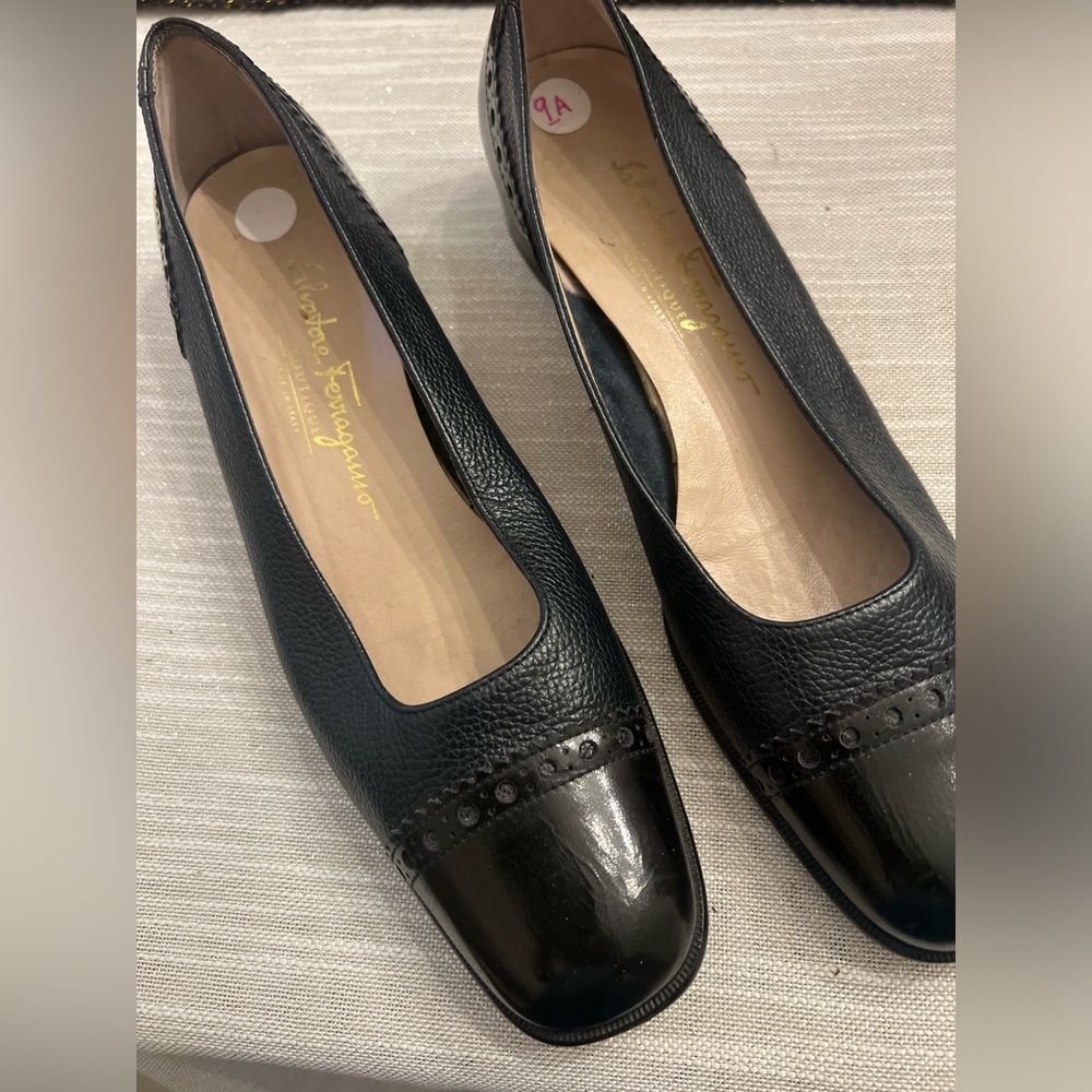 Salvatore Ferragamo Navy Cap Toe Leather Loafer Heels 9A